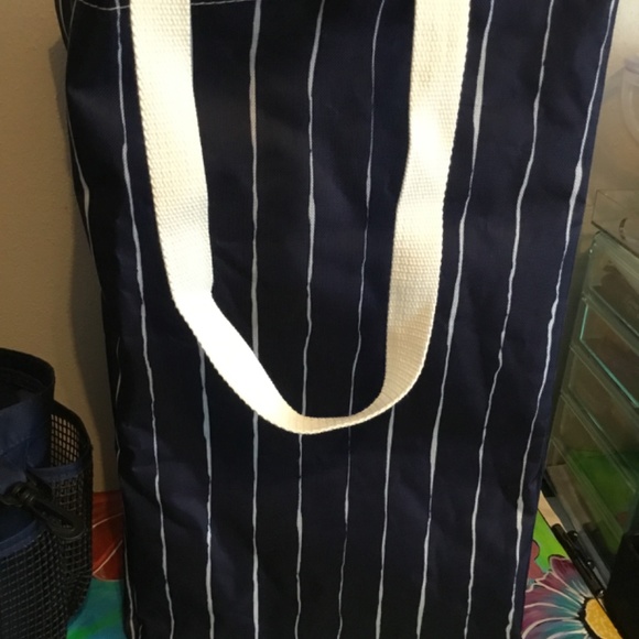 Shower Caddy and Laundry tote - Picture 4 of 5